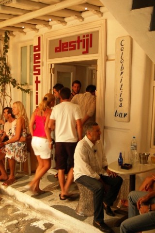 Celebrities Bar - Destijl bar  ΜΥΚΟΝΟΣ